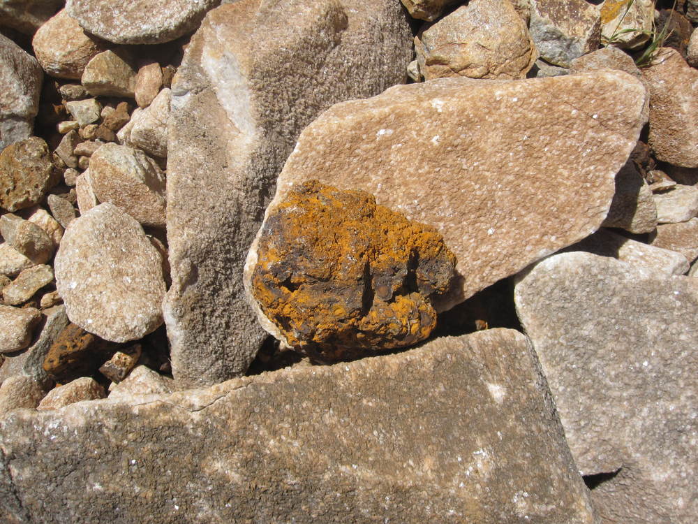 Ochre from the ochre mine<br /><a href="photo12.kml">See on Google Earth</a><br /><br />