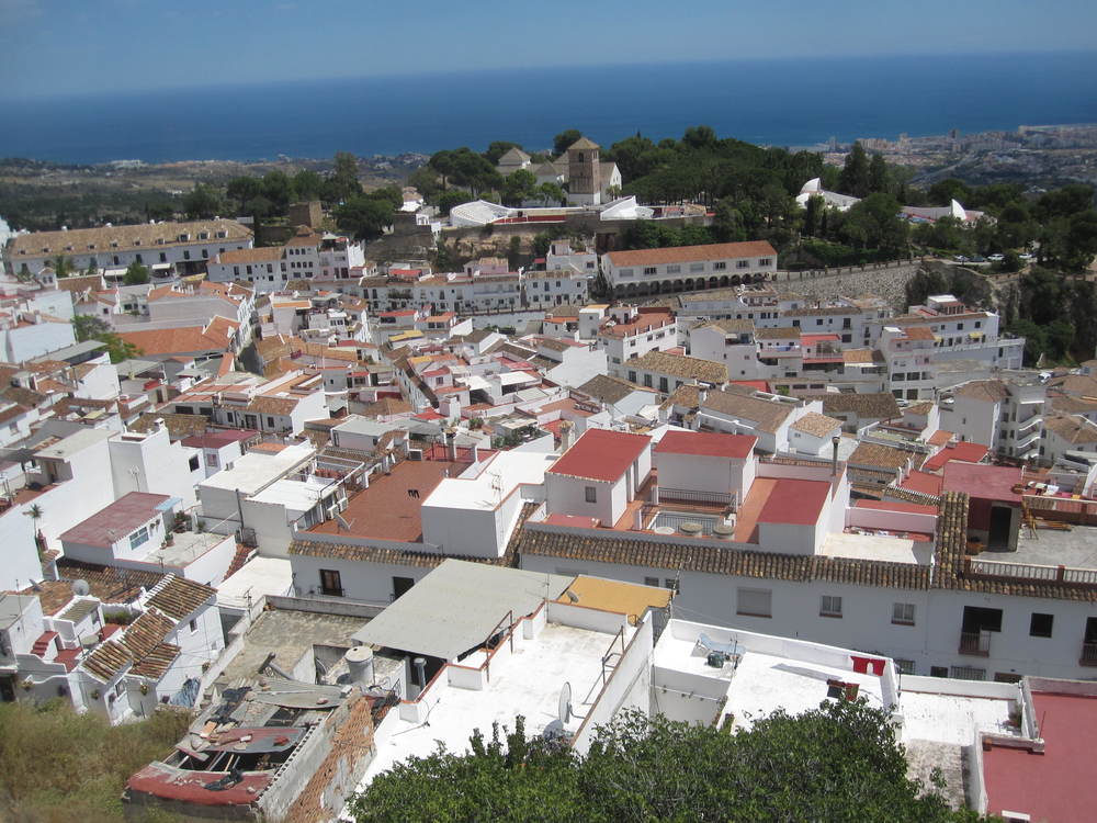 Mijas seen from the car park<br /><a href="photo18.kml">See on Google Earth</a><br /><br />