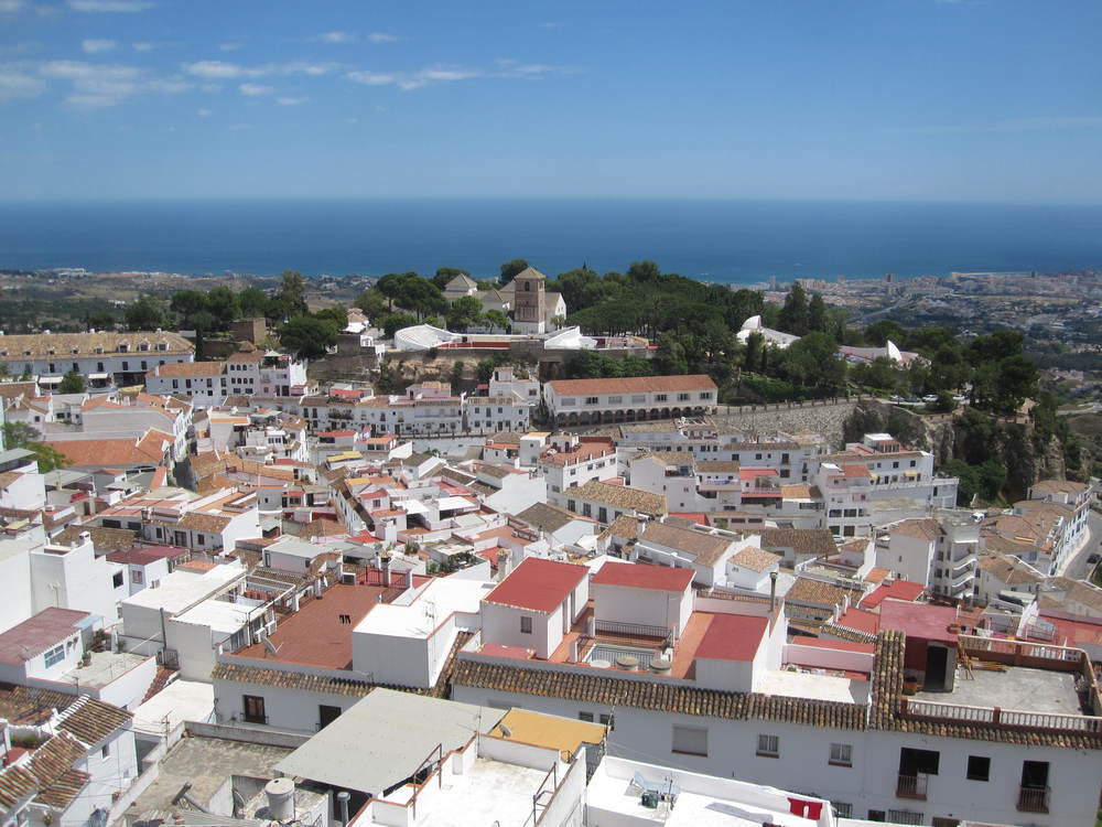 Mijas seen from the car park<br /><a href="photo19.kml">See on Google Earth</a><br /><br />