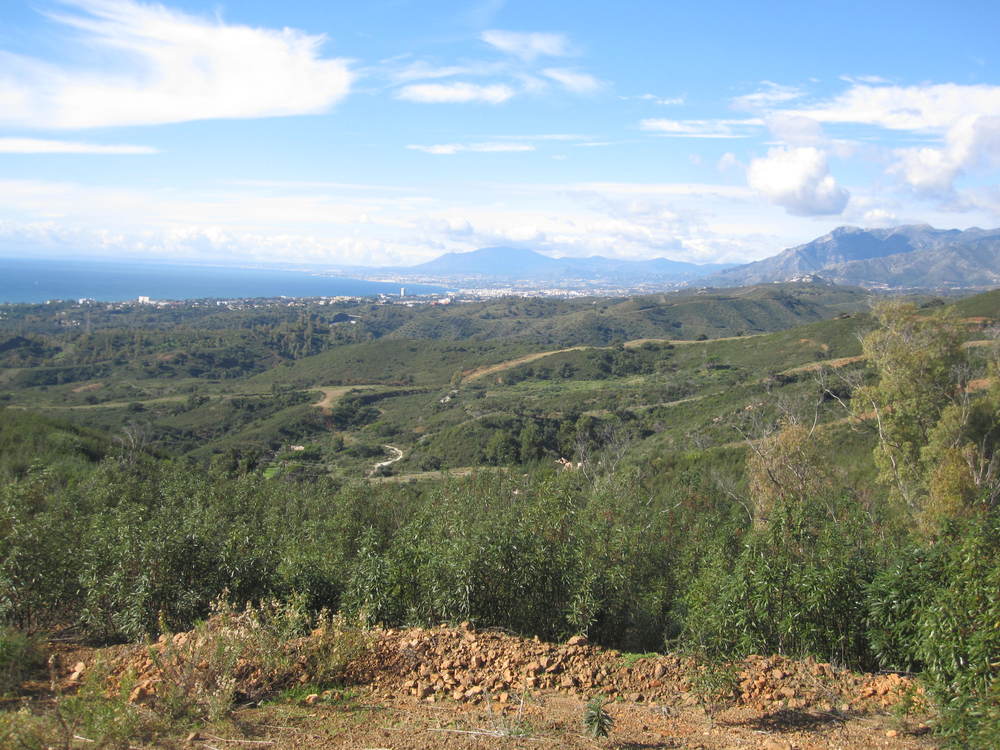 The view of Marbella from near the beginning of the path<br /><a href="photo01.kml">See on Google Earth</a><br /><br />