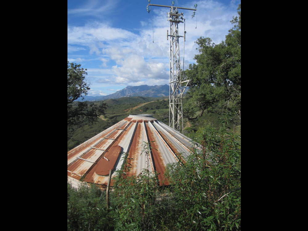 A steel pylon connected to nothing with a strange object in the foreground that looks like a space shuttle<br /><a href="photo05.kml">See on Google Earth</a><br /><br />