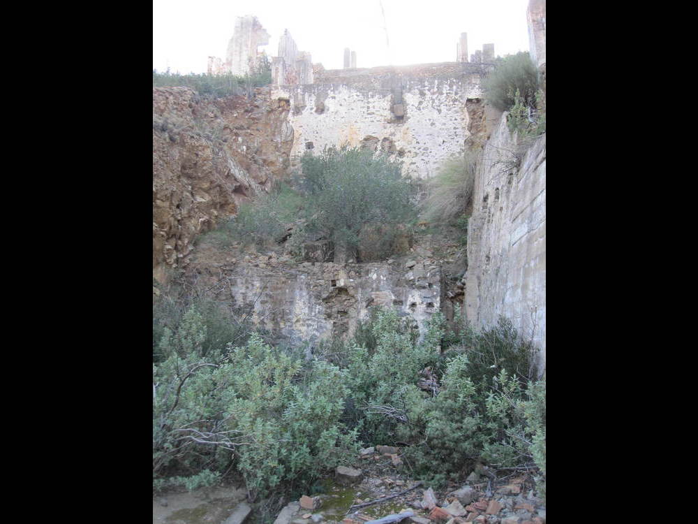 Inside the ruins<br /><a href="photo04.kml">See on Google Earth</a><br /><br />