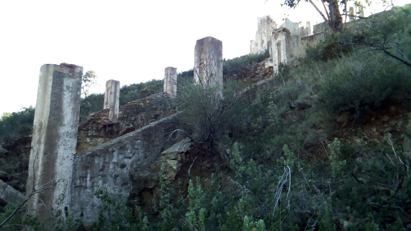 The mysterious ruins<br /><a href="photo11.kml">See on Google Earth</a><br /><br/>